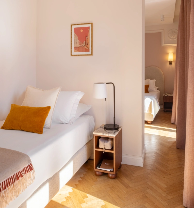 Refined suite with separate sleeping area, generous spaces, designer details and exclusive atmosphere near Rome’s Imperial Forums - Hotel Fori Imperiali, BZAR hotels in Rome